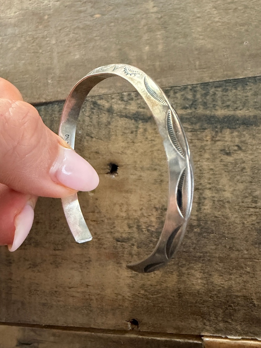 Vintage Native Navajo Carinated Stamped Sterling Silver Bracelet Cuff - Picture 4 of 7